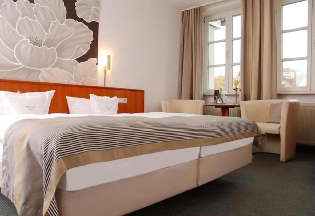 Hotel Mueller Cafe & Wein - Mondholzhotel ไฟท์ชืนไฮม์ ภายนอก รูปภาพ