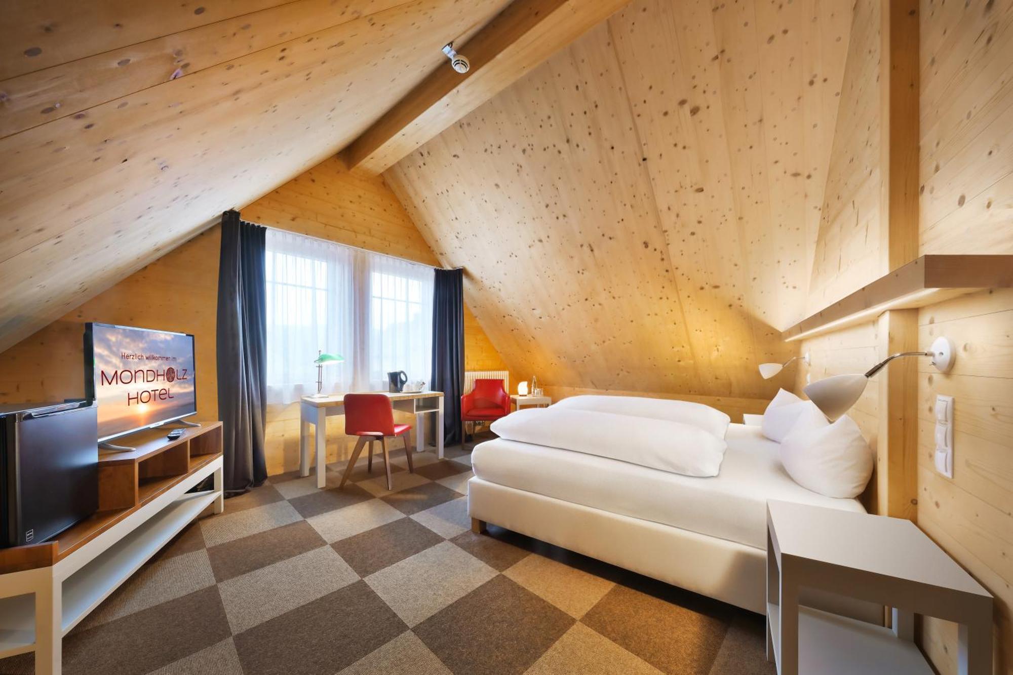 Hotel Mueller Cafe & Wein - Mondholzhotel ไฟท์ชืนไฮม์ ภายนอก รูปภาพ