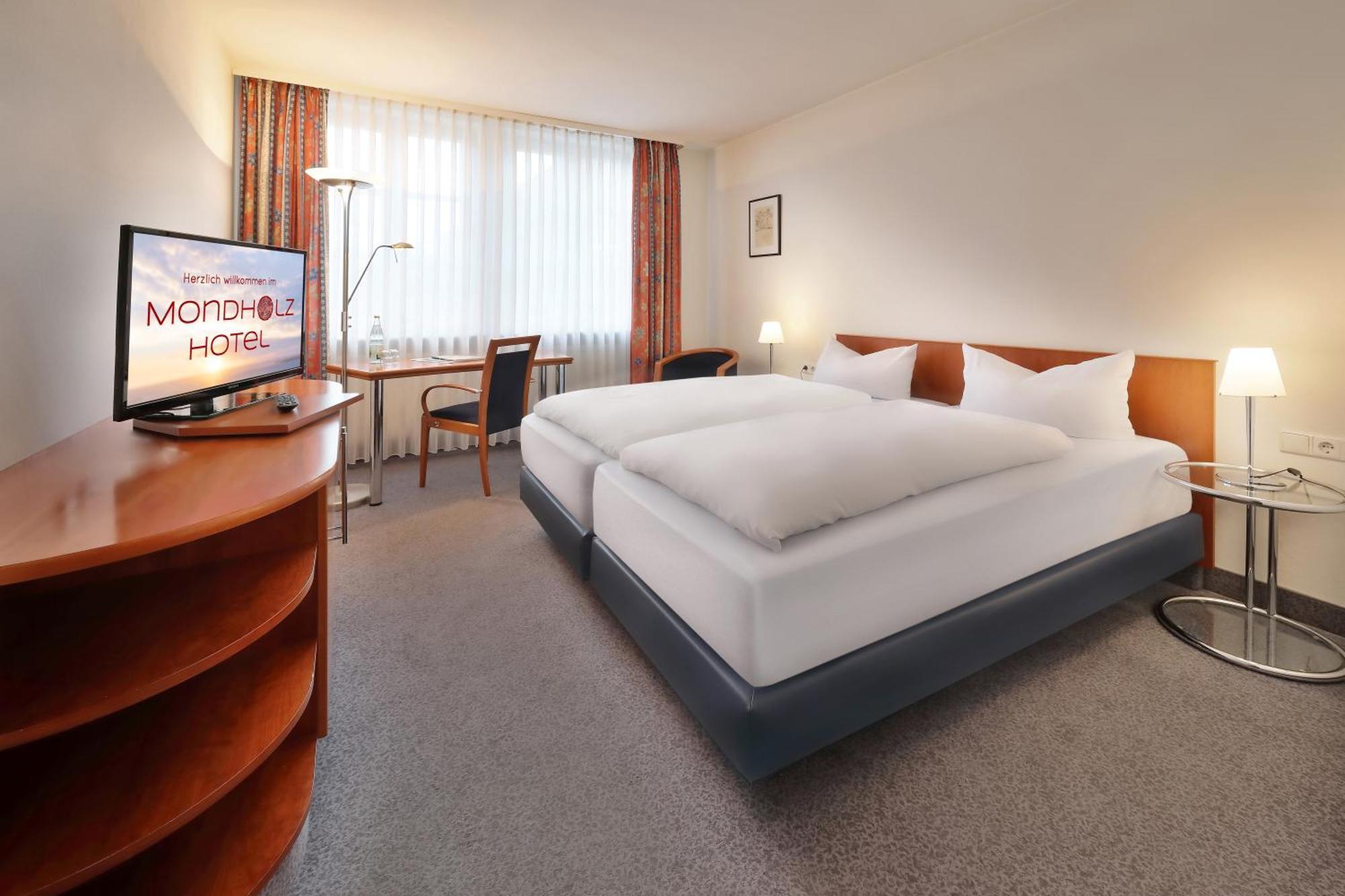 Hotel Mueller Cafe & Wein - Mondholzhotel ไฟท์ชืนไฮม์ ภายนอก รูปภาพ