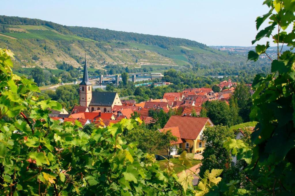 Hotel Mueller Cafe & Wein - Mondholzhotel ไฟท์ชืนไฮม์ ภายนอก รูปภาพ