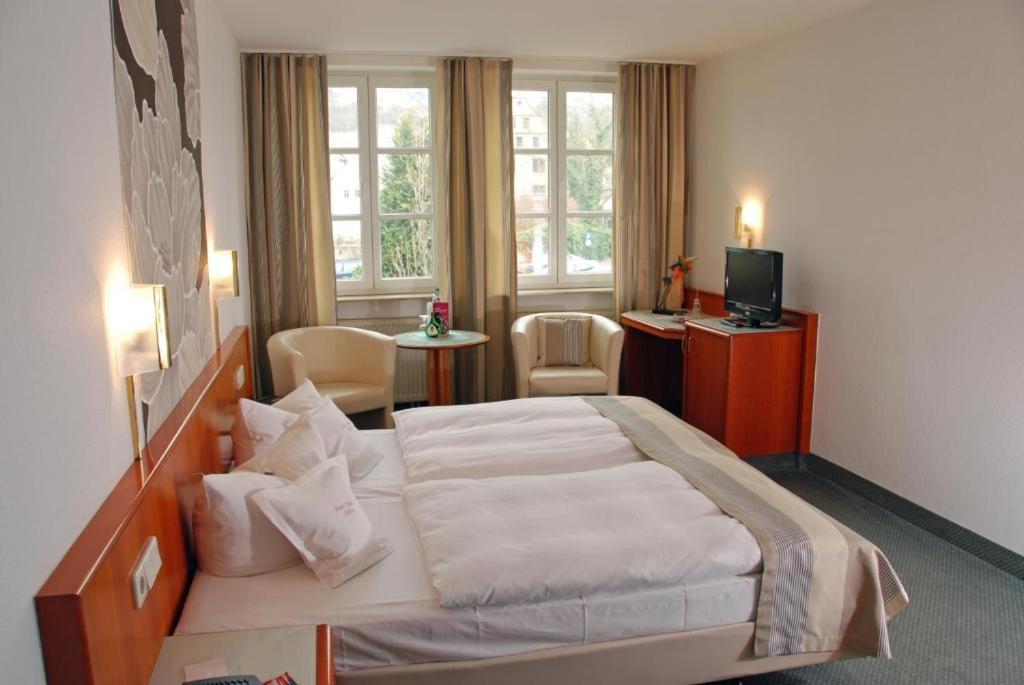 Hotel Mueller Cafe & Wein - Mondholzhotel ไฟท์ชืนไฮม์ ภายนอก รูปภาพ