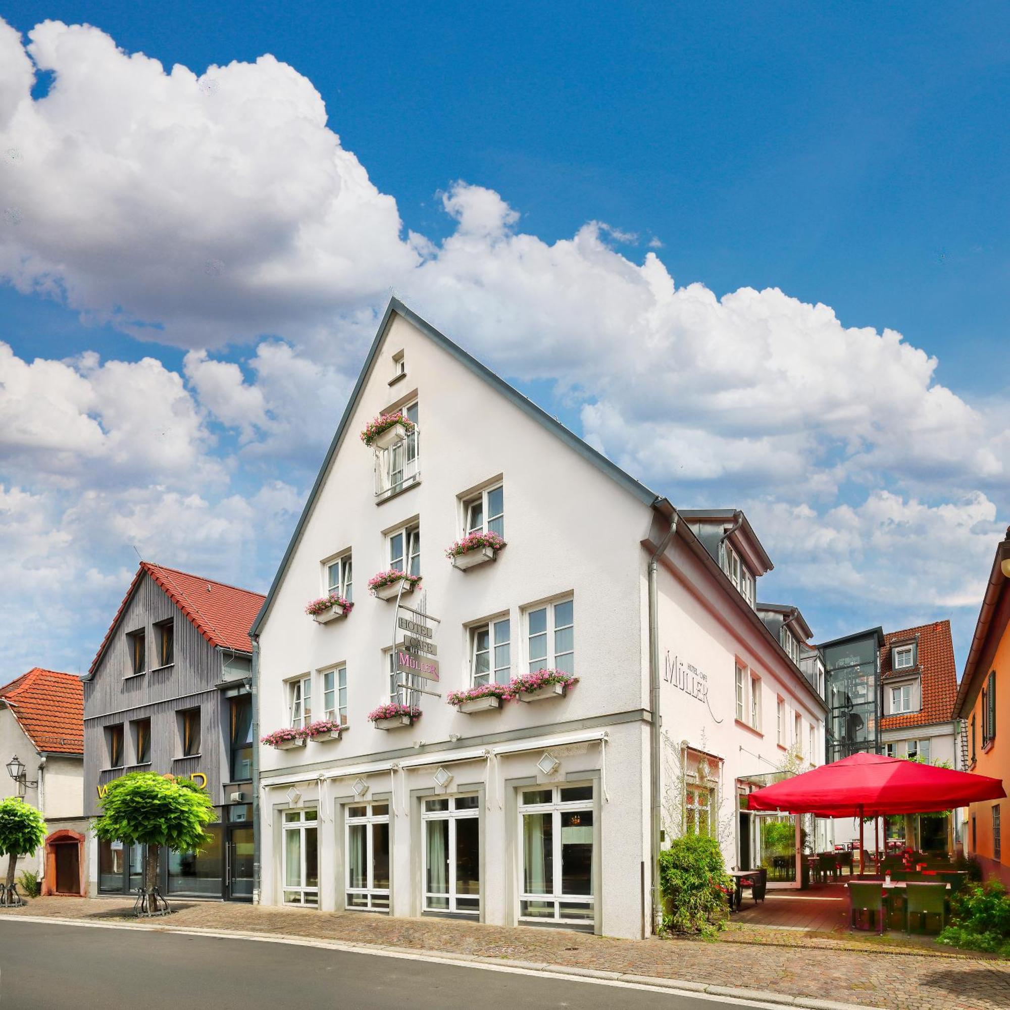 Hotel Mueller Cafe & Wein - Mondholzhotel ไฟท์ชืนไฮม์ ภายนอก รูปภาพ